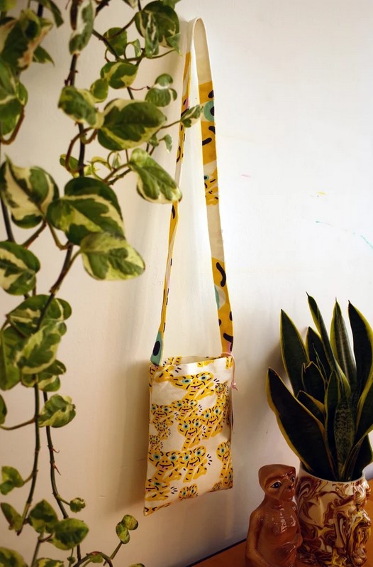 ET magic finger BODY CROSS BAG